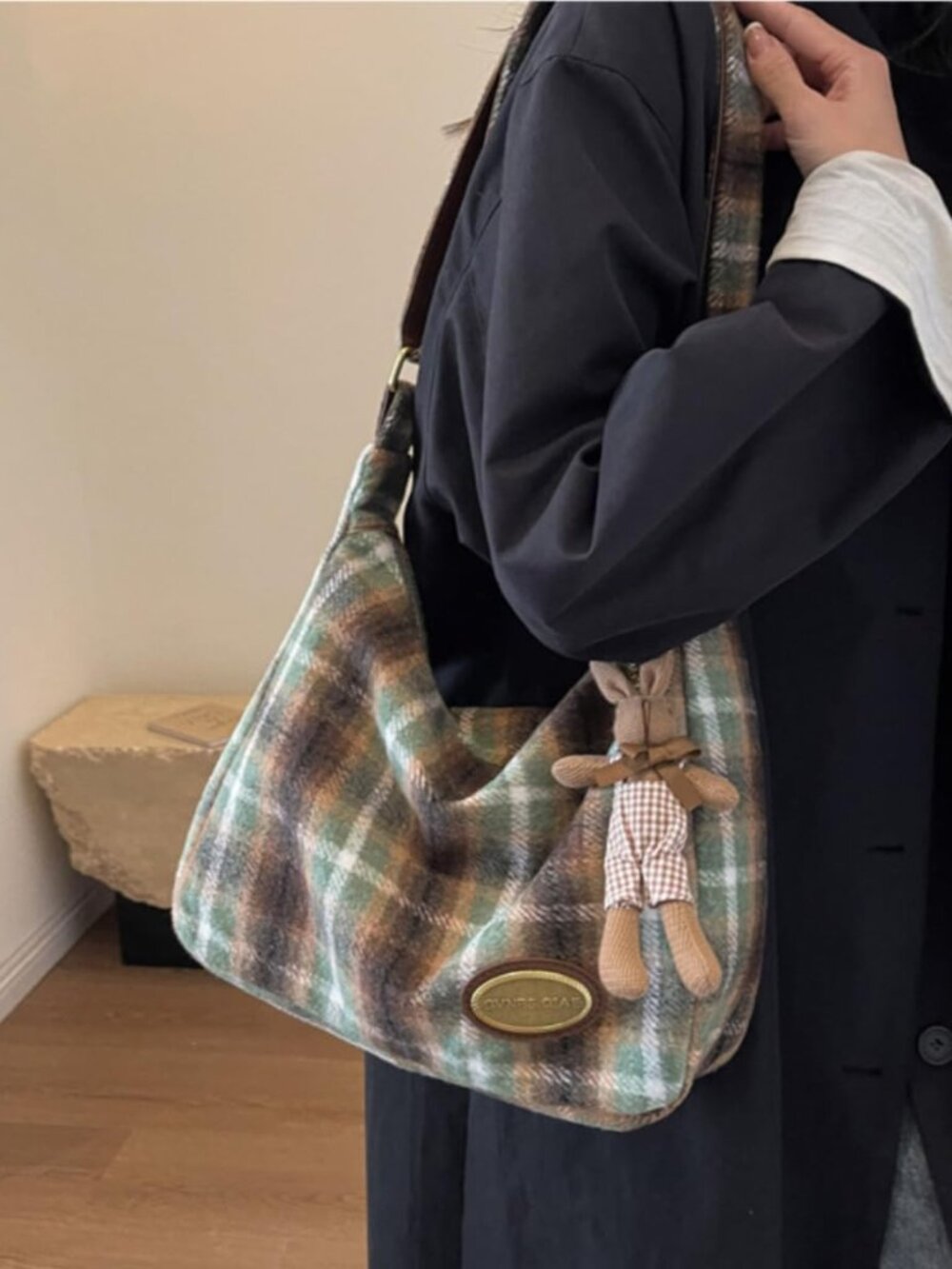 Plaid Purses for Women - Wool Handbag with Pendant, Hobo Shoulder Bag and Tartan - Picture 2 of 7